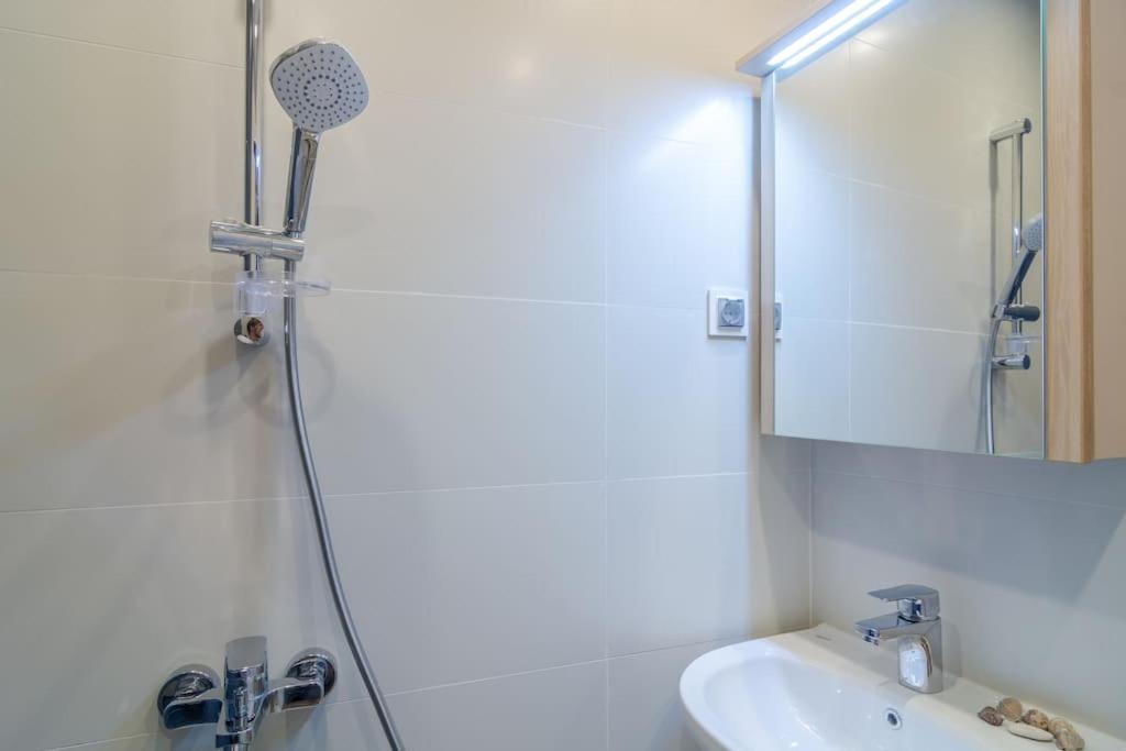 Modern Design 1 Bdrm, 4 Guests, Top Cente, Near Parliament, Self Check-In Sofia Exterior photo